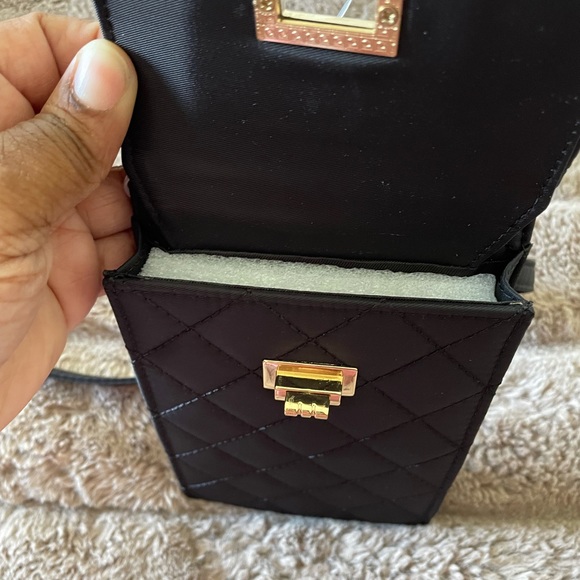 Cute Gold and Black Crossbody Purse - Picture 4 of 6